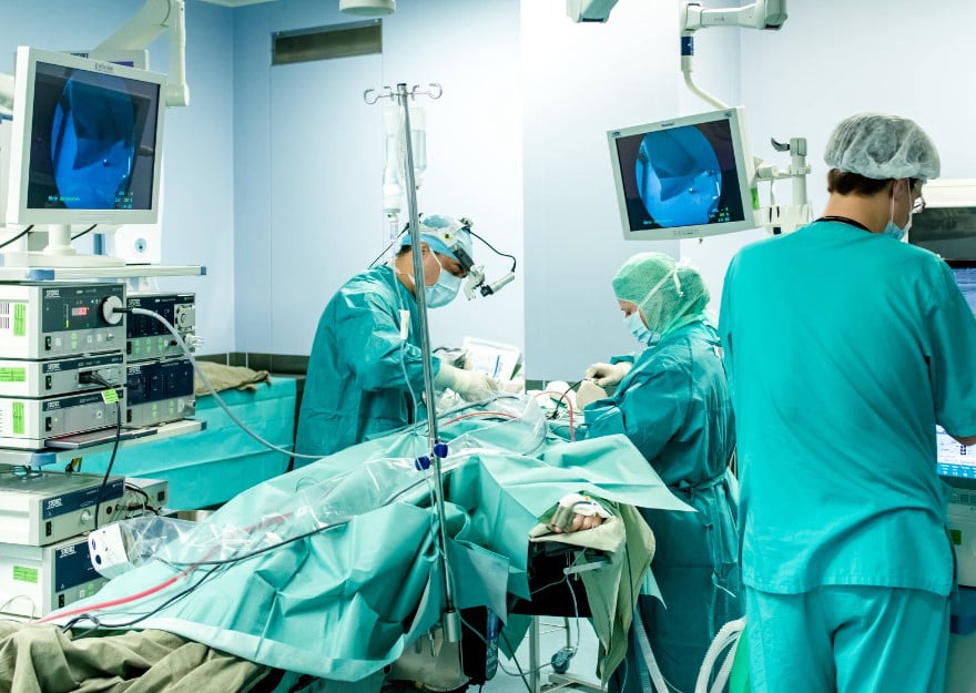 Ενδοσκοπική εγχείρηση ιγμορίτιδας και πολυπόδων μύτης